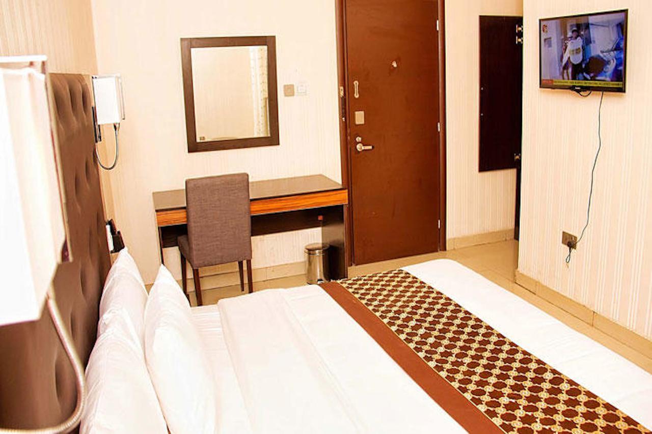 Lakeem Suites Agboyin Surulere Lagos Exterior photo