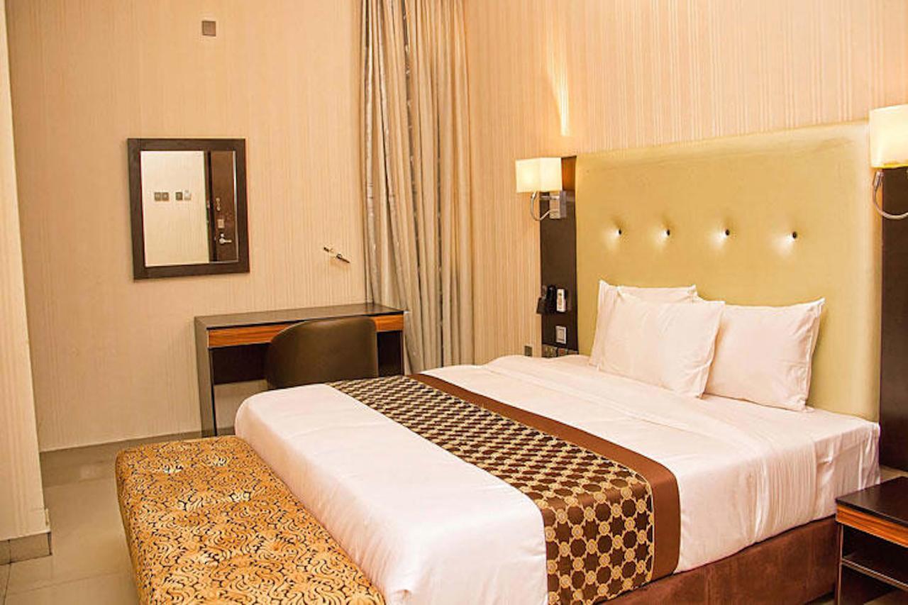 Lakeem Suites Agboyin Surulere Lagos Exterior photo